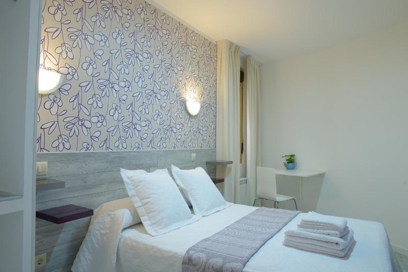 Triple Room with Private Bathroom image 3