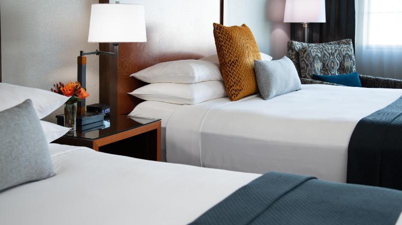 Deluxe Queen Room with Two Queen Beds image 4