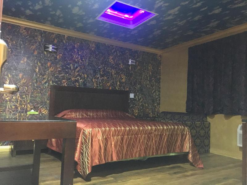 King Room image 3