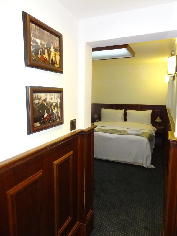 Superior Double Room with Outside Patio image 4