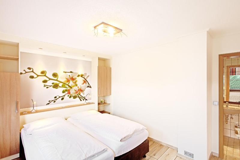 Double Room image 3