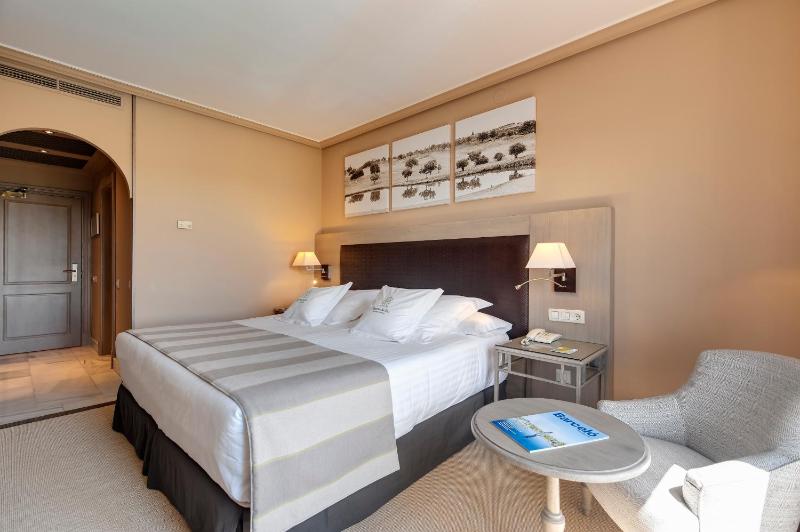 Superior Double or Twin Room (3 adults) image 3