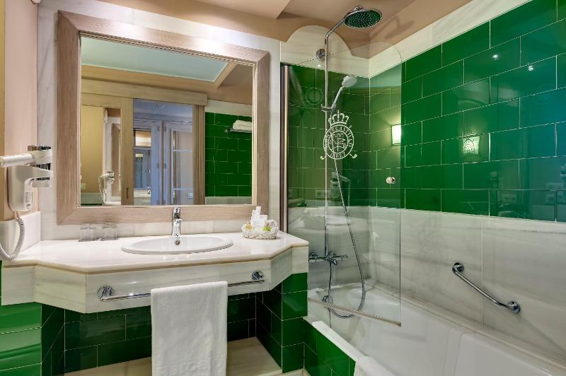 Superior Double or Twin Room (3 adults) image 4
