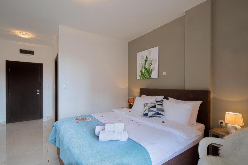 Deluxe Double Room with Balcony image 3