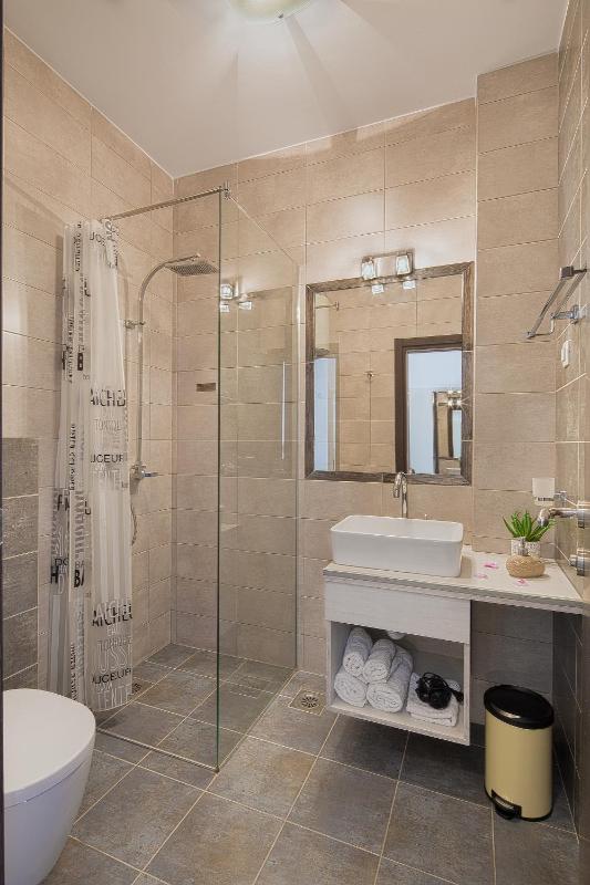 Double Room with Garden View image 4