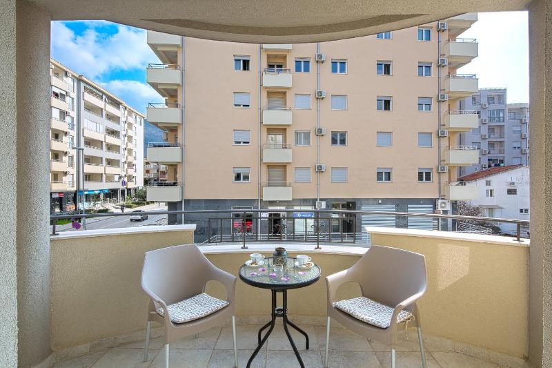 Double Room with Garden View image 3
