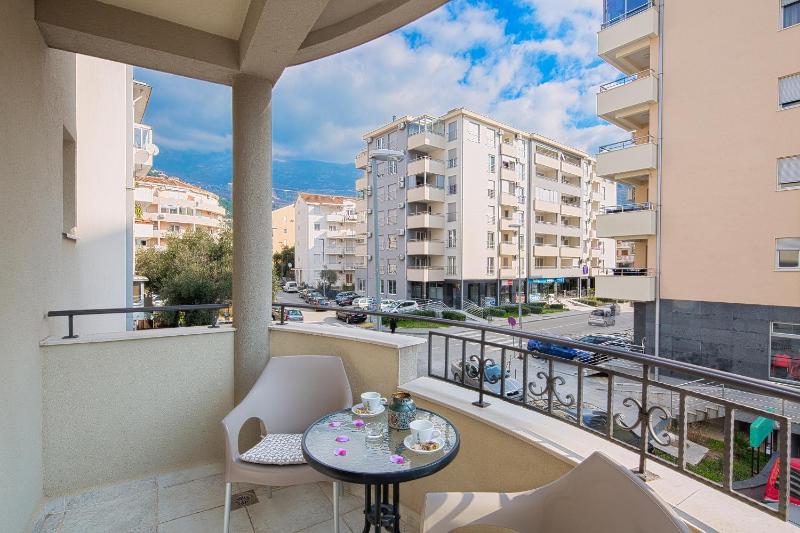 Double Room with Garden View image 2