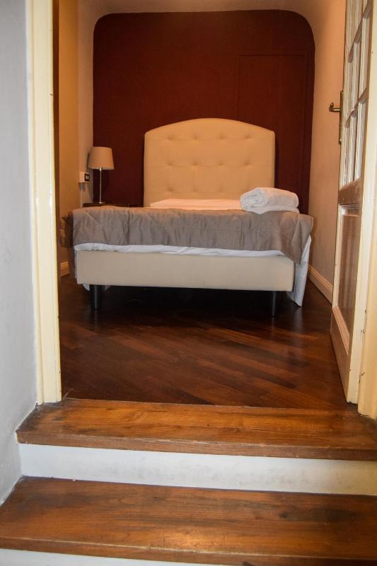 Single Room with Shared Bathroom image 3