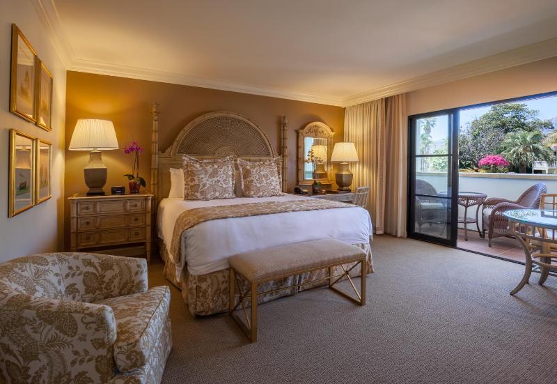 Standard King Room image 3