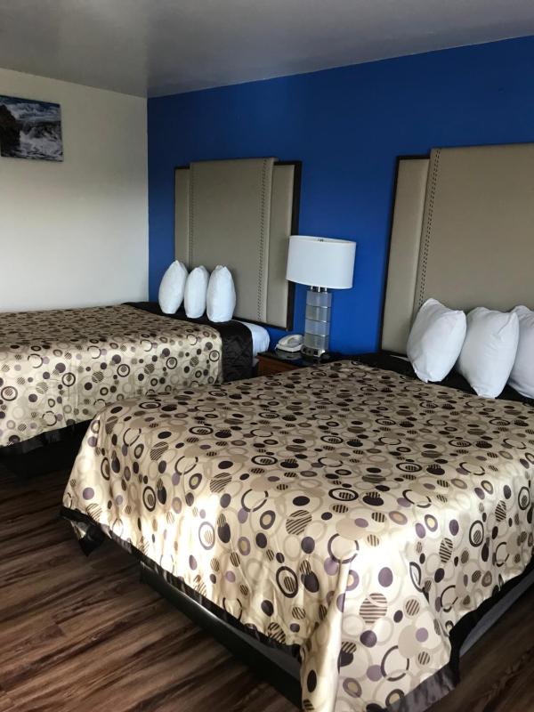 Double Room with Two Double Beds - Non-Smoking image 3