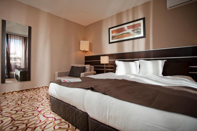 Platinum Hotel & Casino - image 15