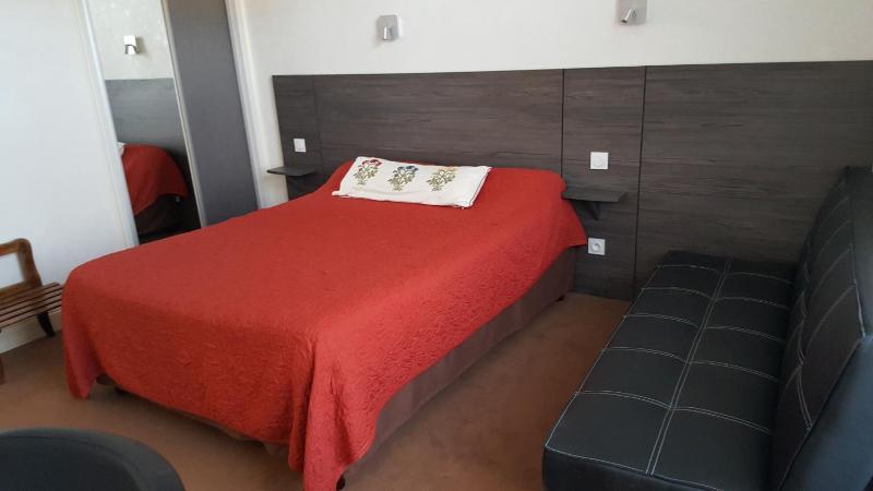 Budget Double Room image 3