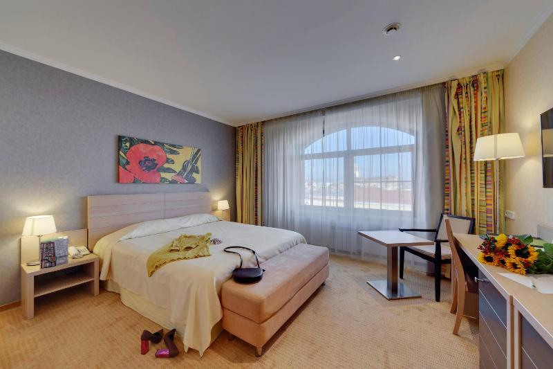 Superior Double Room image 3