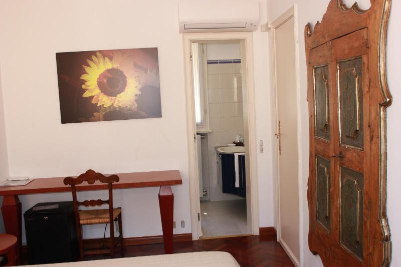 Family Room image 2
