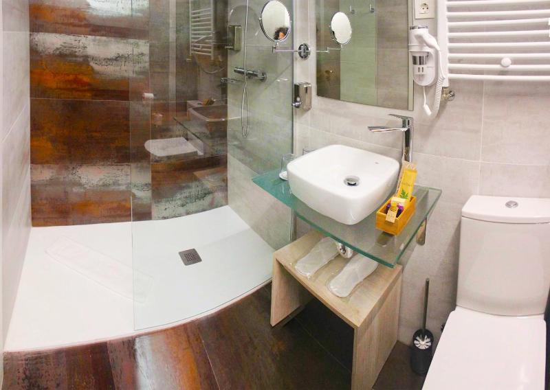 Double or Twin Room image 2
