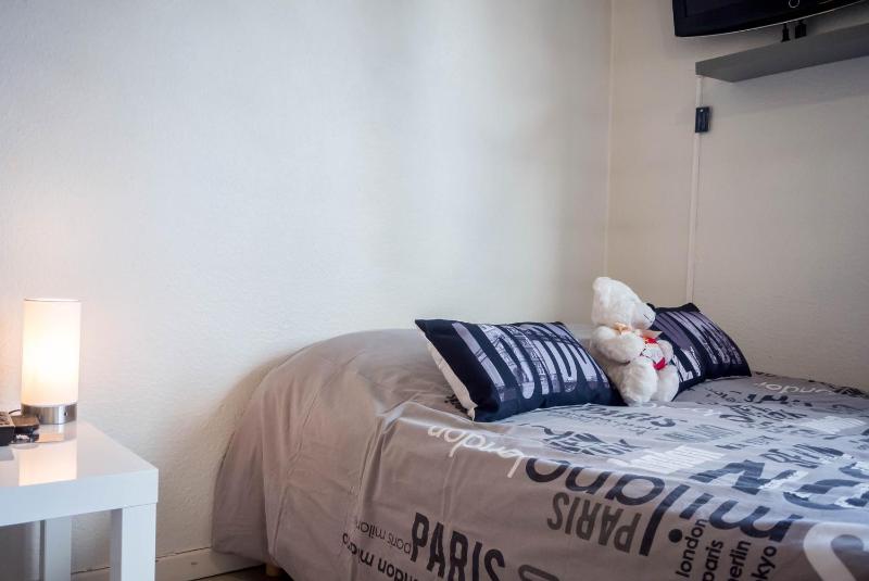 One-Bedroom Apartment image 2