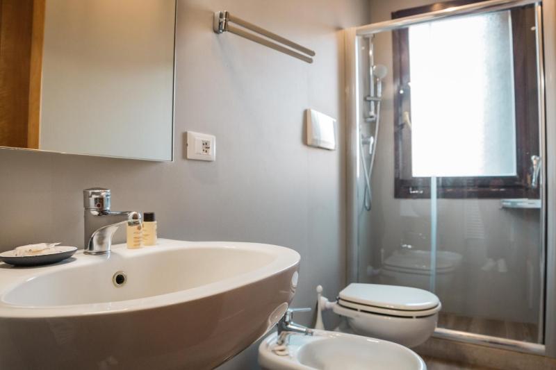 Budget Double Room image 4