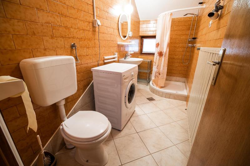 Basic Triple Room image 2