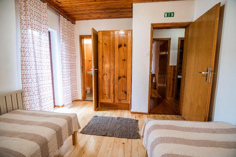 Standard Twin Room image 2