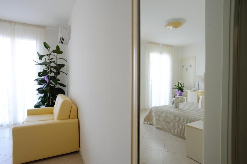 Studio with Sea View image 3