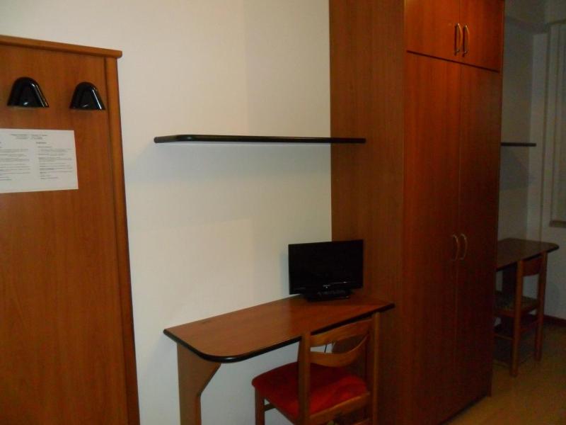 Single Room image 3