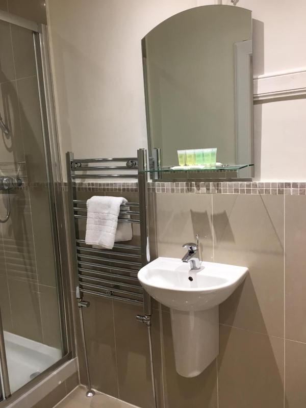One-Bedroom Suite image 3