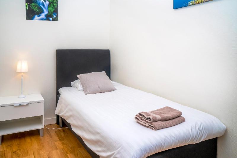 Single Room image 3