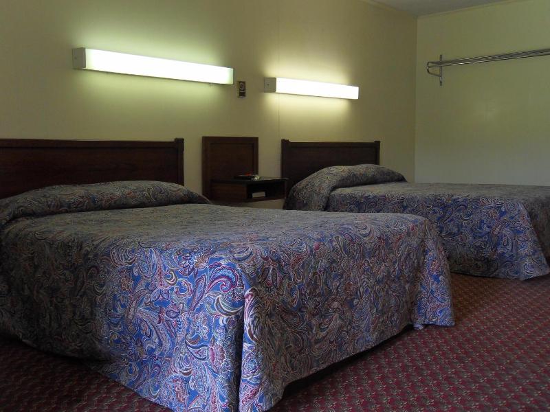 Double Room with Two Double Beds - Smoking image 3