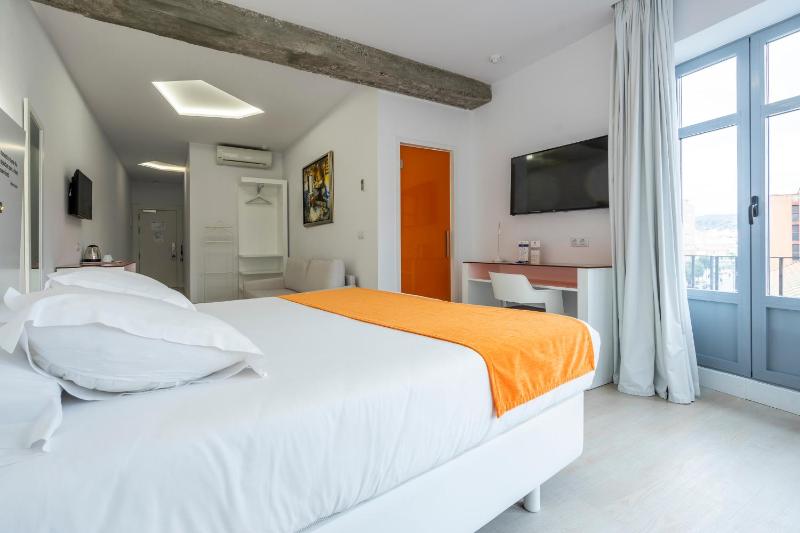 Suite with City View image 3