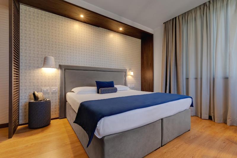 Superior Double Room image 4