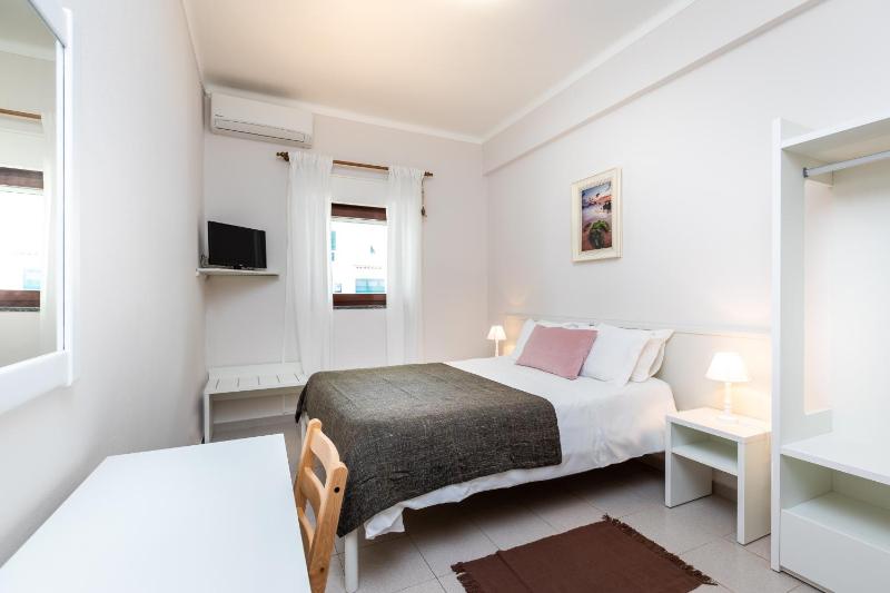 Double Room - Ground Floor image 3