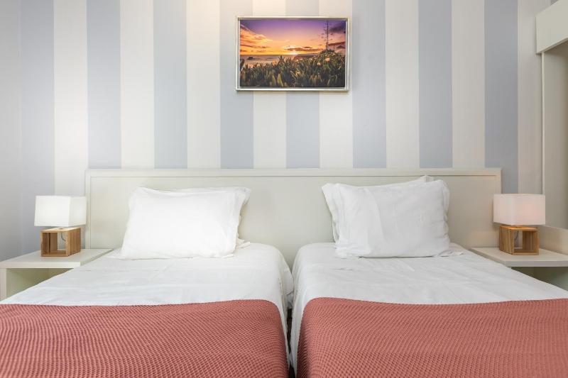 Twin Room with Balcony image 4