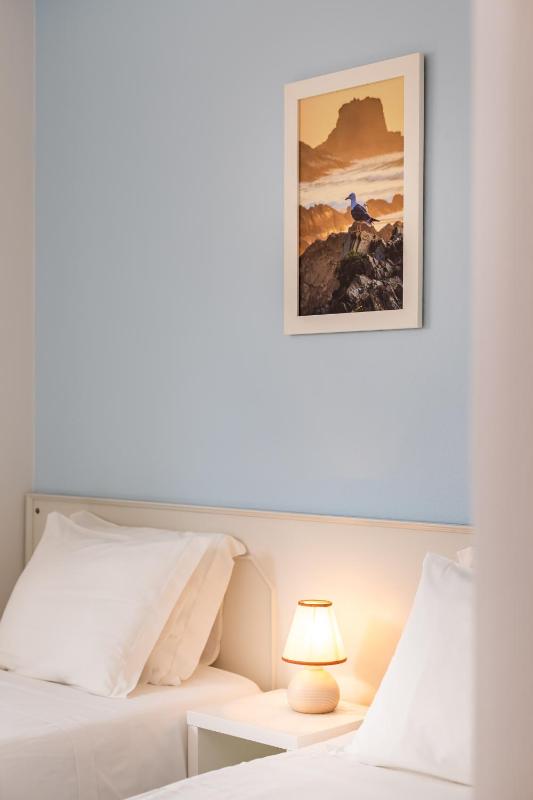 Family Room image 3