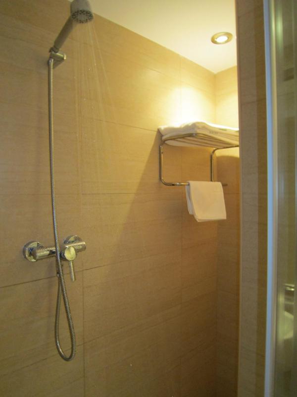 Standard Double or Twin Room image 3