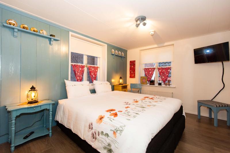 Deluxe Double Room with Shower image 2