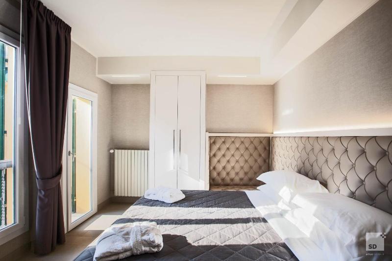 Deluxe Double or Twin Room image 4