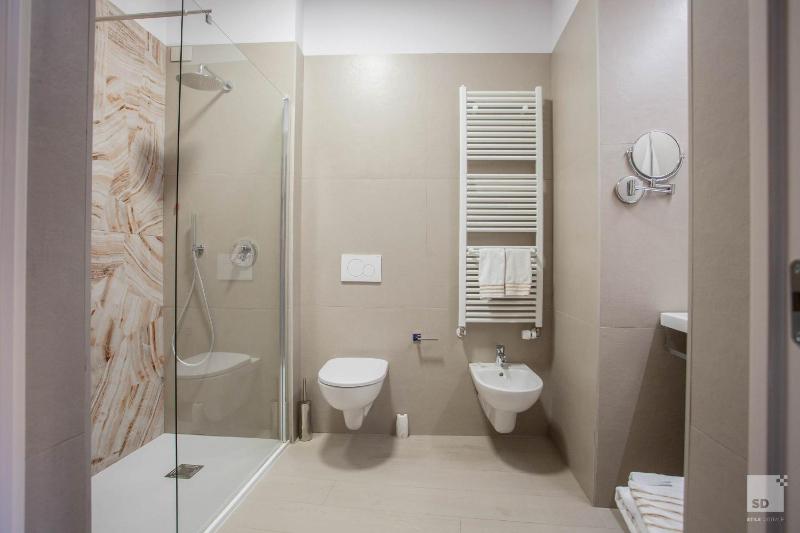 Quadruple Room image 4