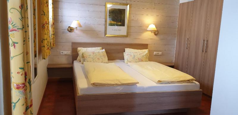 Standard Double Room image 3