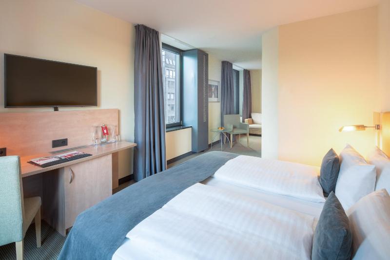 Business Plus Room image 4