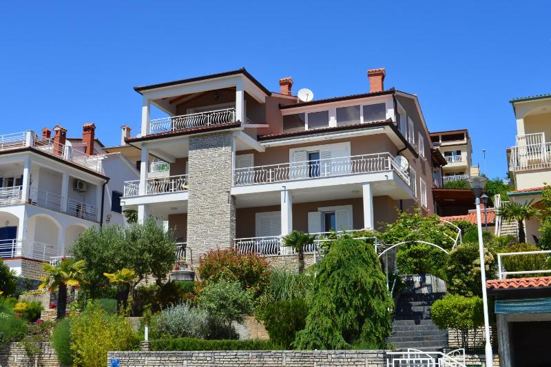 Apartment with Sea View image 3