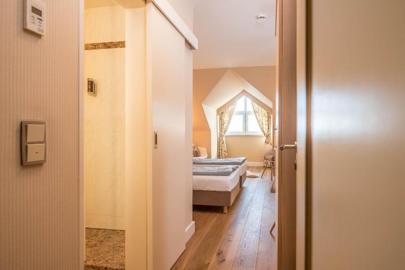 Standard Double Room with Lake View image 2