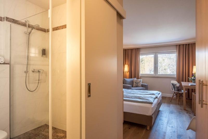 Standard Double Room image 3