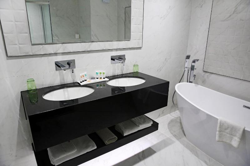 Junior Suite image 2