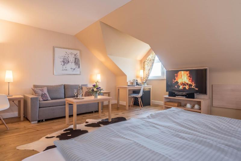 Comfort Double Room with Lake View image 4