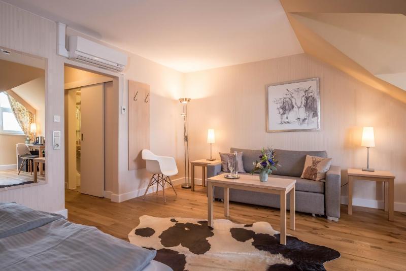 Comfort Double Room with Lake View image 3