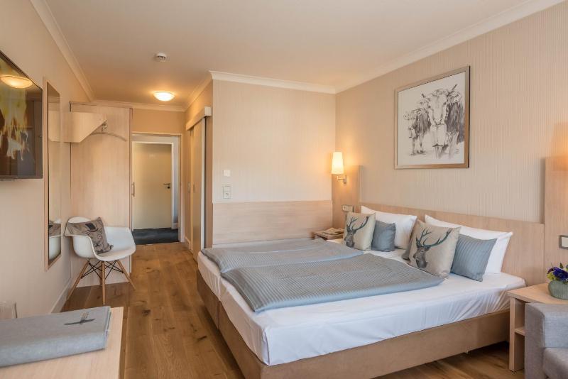 Standard Double Room with Lake View and Balcony image 1