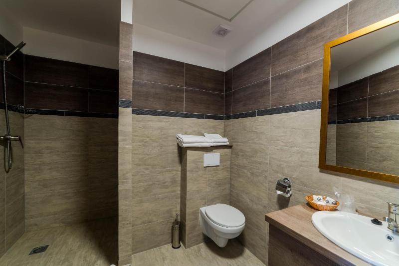 Superior Double Room image 4