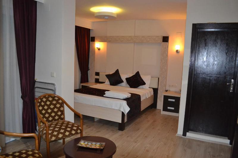 Standard Triple Room image 1