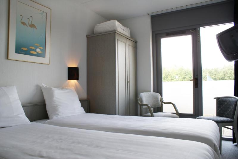Standard Double Room with Balcony image 3