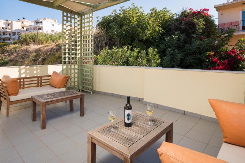 Deluxe Suite with Sea View image 3